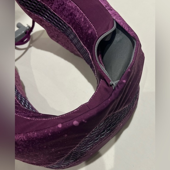 Cabeau Evolution Cool Memory Foam Travel Neck Pillow - Picture 6 of 8